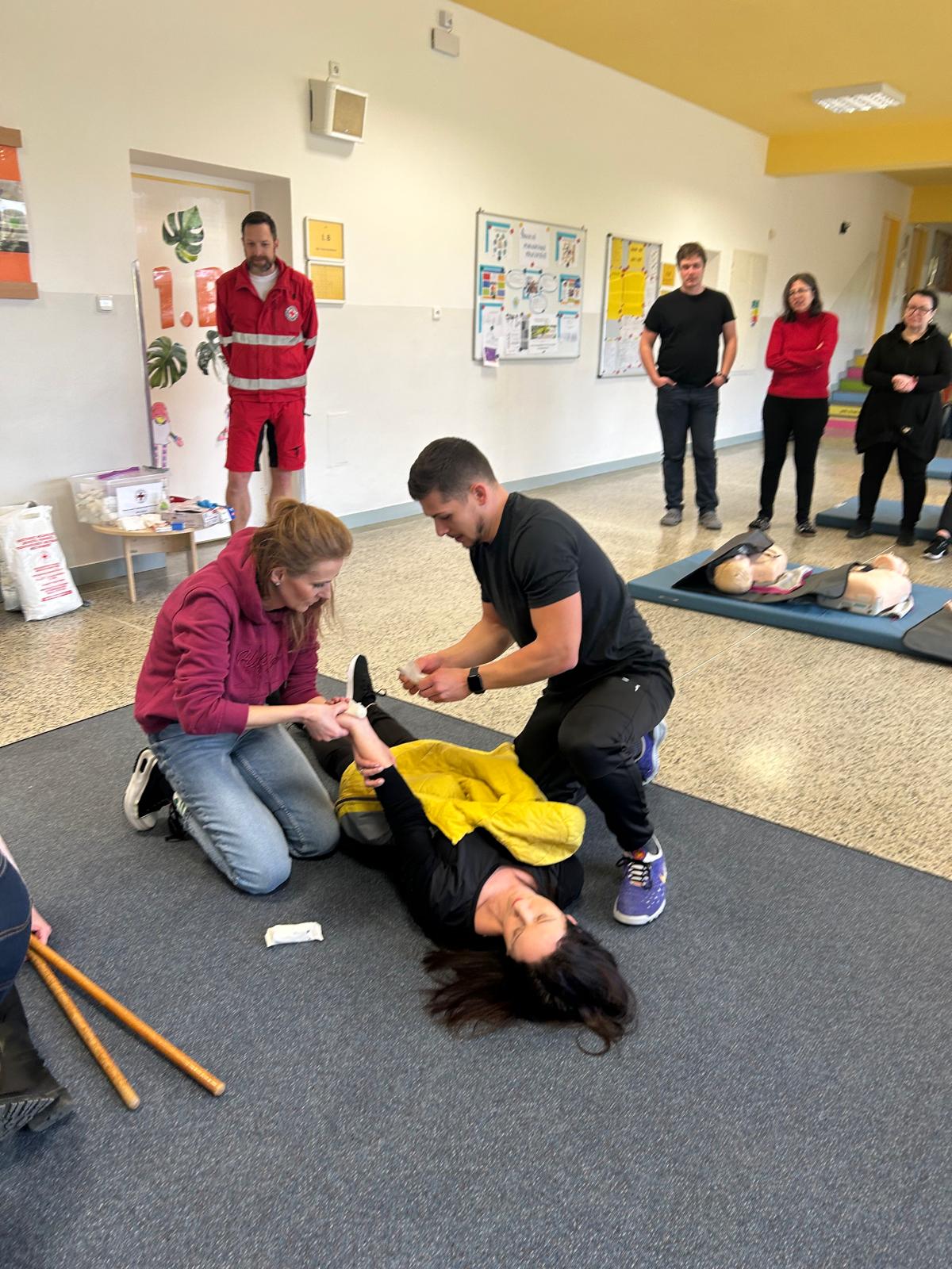 Kurzy první pomoci pro pedagogy MŠ, ZŠ a SŠ fotografie